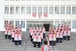 二中东区八年级举行歌唱比赛
