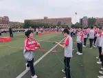 二中西区八年级举办“跳绳托球”接力赛