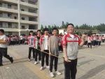 东区九年级举行竹竿接力活动