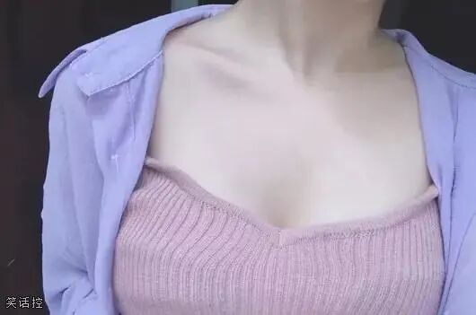 第一次穿这么露的衣服？