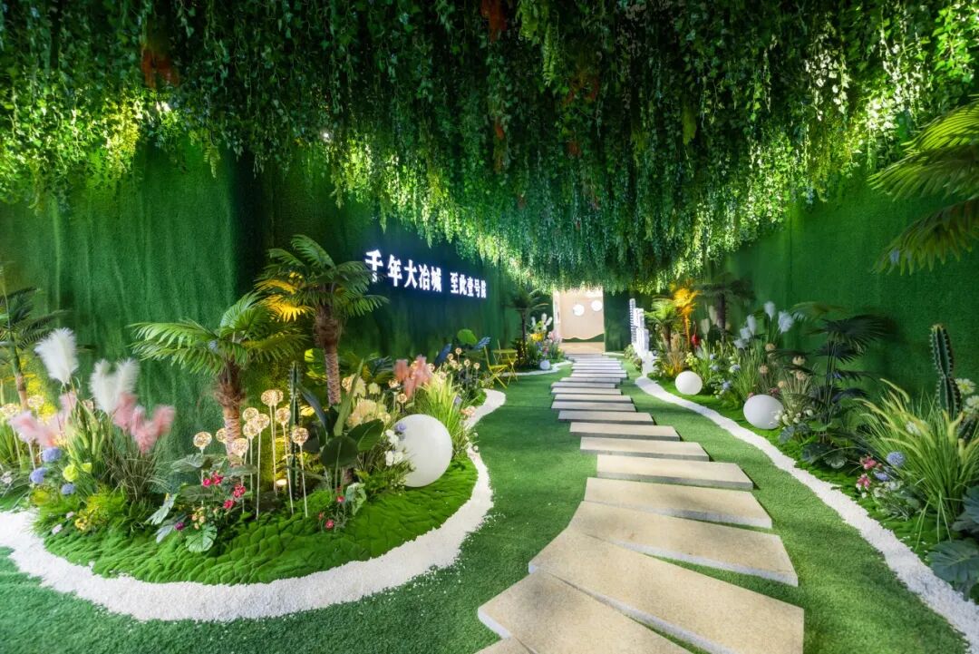 项目邀约广告图#项目看房通道实景图#样板间空中庭院实景图自香格