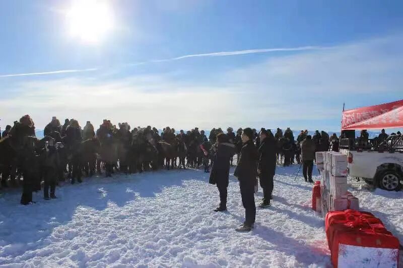 新疆木垒县大石头乡举办喜迎冬奥传承文化雪上叼羊活动