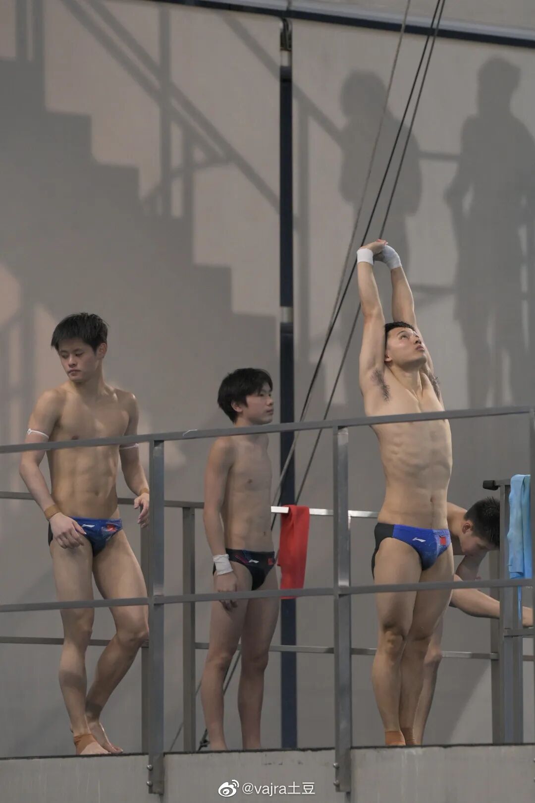 图片[19]-陈艾森变熟男！腹毛也这么明显-小蓝短视频