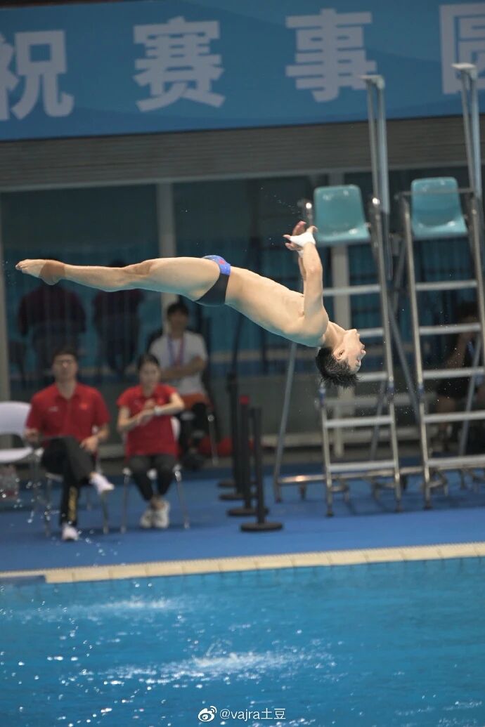 图片[15]-陈艾森变熟男！腹毛也这么明显-小蓝短视频