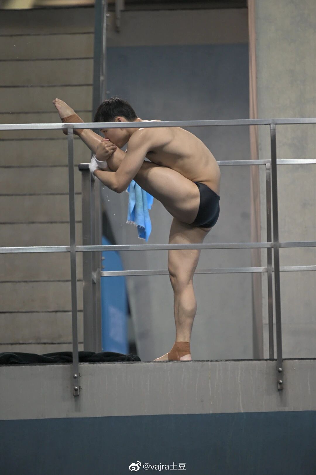 图片[11]-陈艾森变熟男！腹毛也这么明显-小蓝短视频