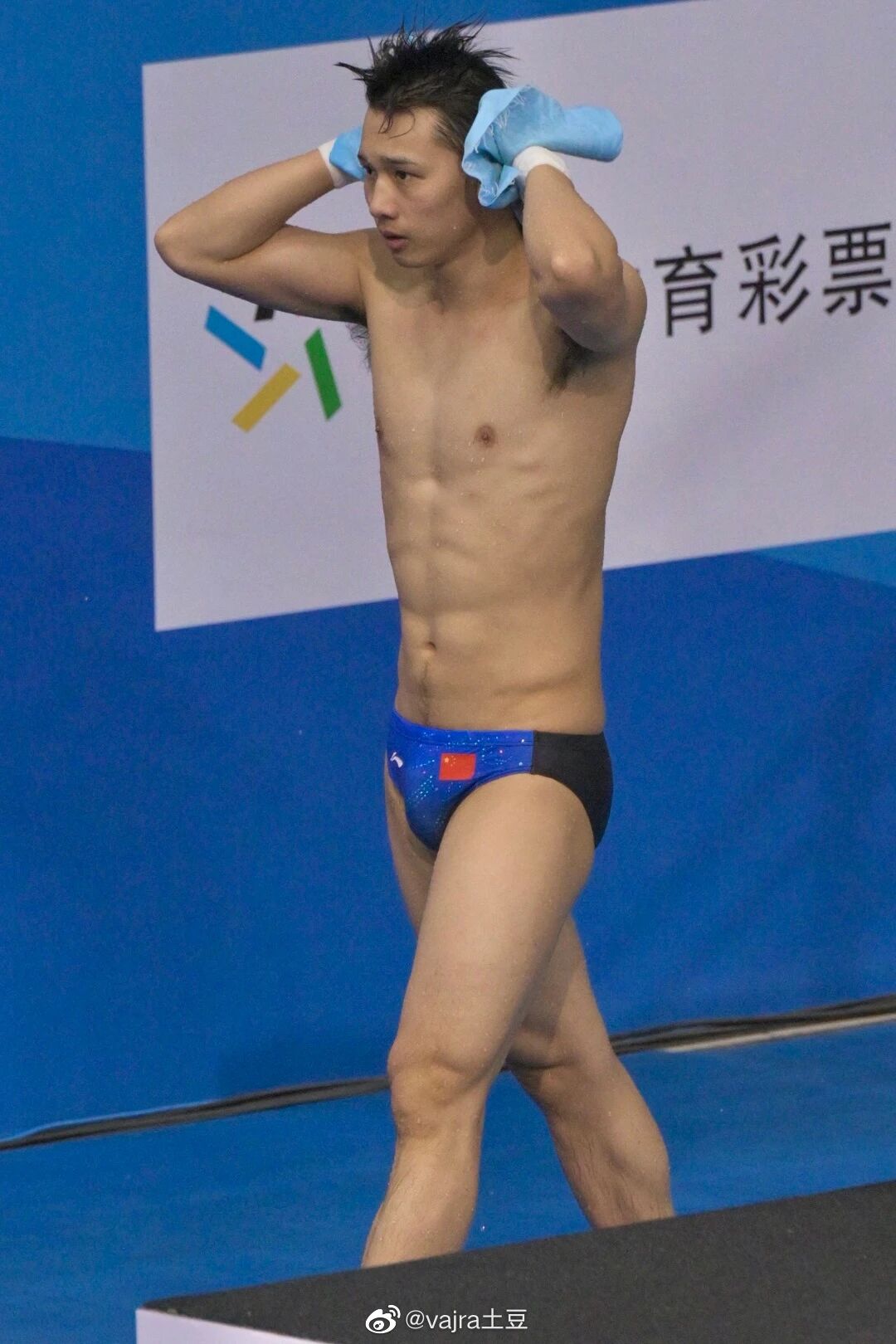 图片[17]-陈艾森变熟男！腹毛也这么明显-小蓝短视频