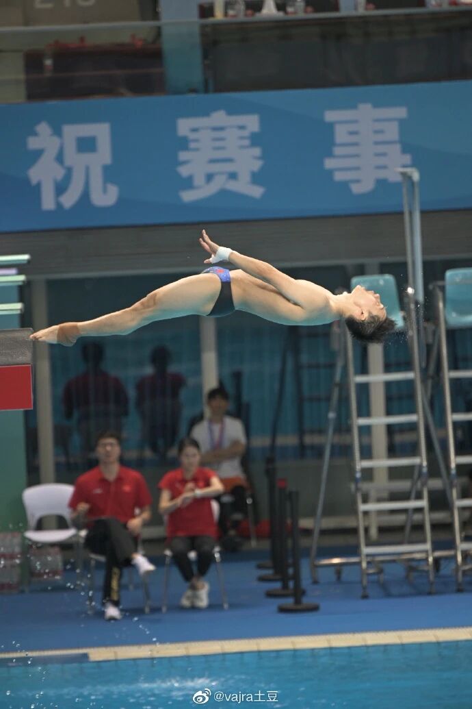 图片[14]-陈艾森变熟男！腹毛也这么明显-小蓝短视频