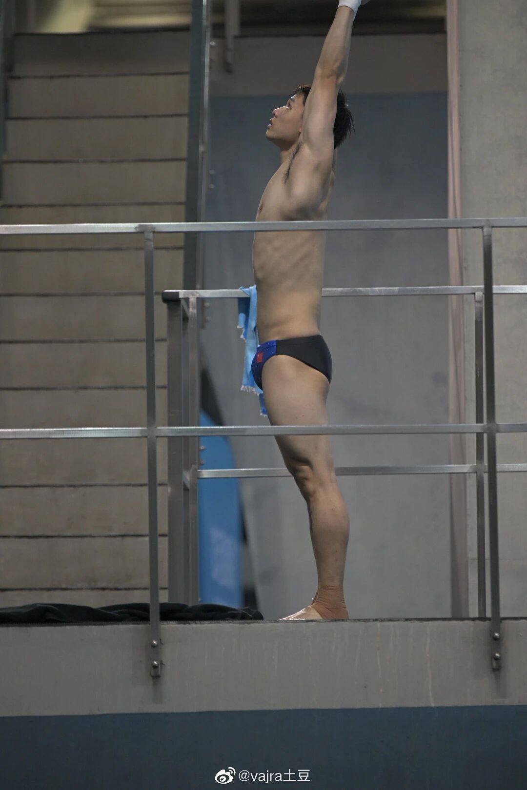 图片[10]-陈艾森变熟男！腹毛也这么明显-小蓝短视频