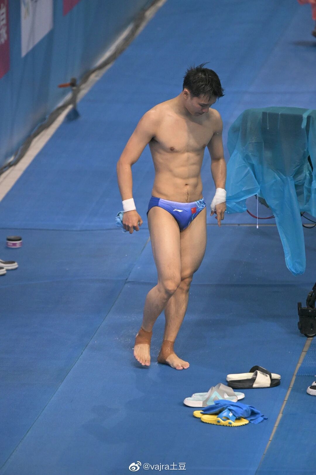 图片[8]-陈艾森变熟男！腹毛也这么明显-小蓝短视频