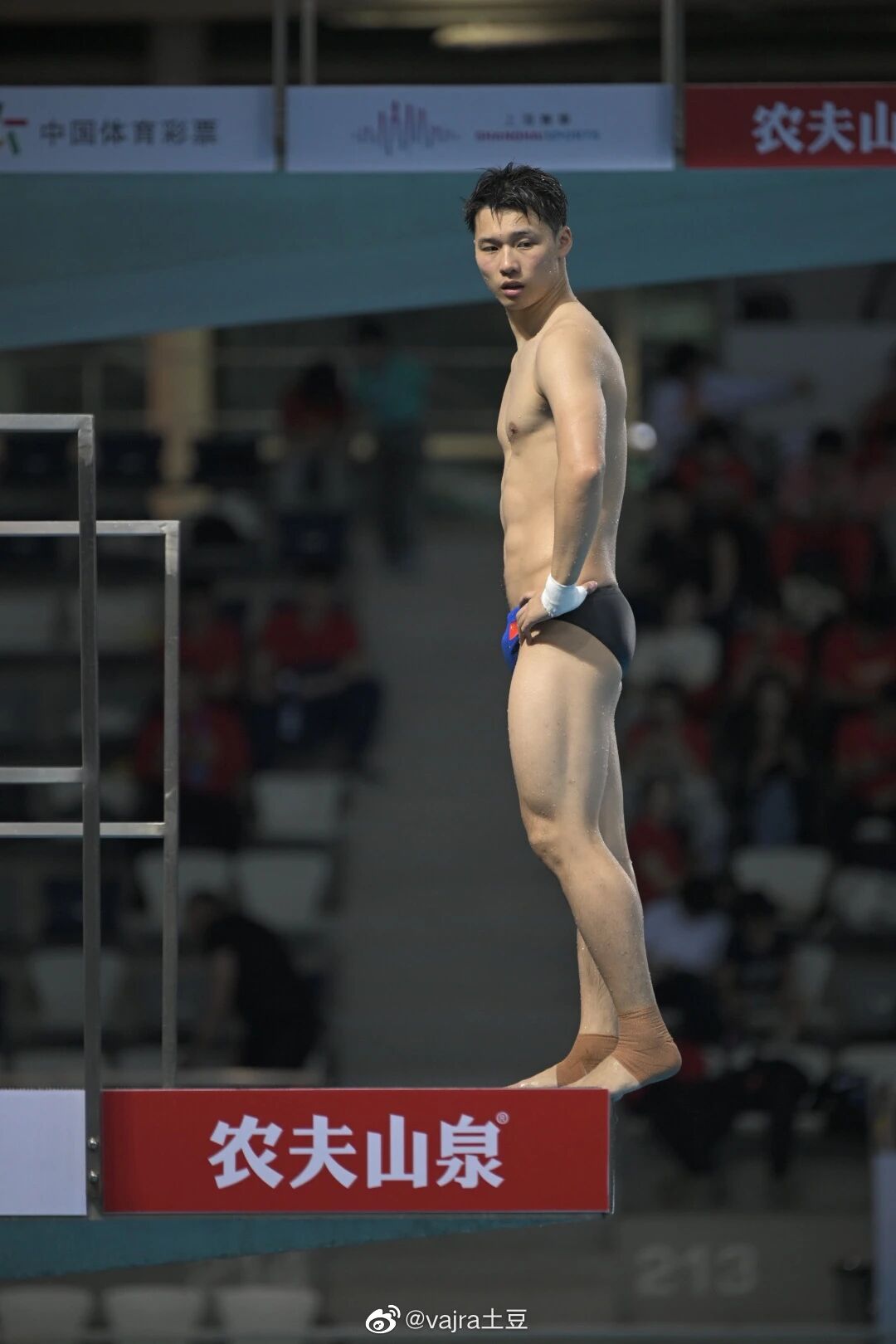 图片[12]-陈艾森变熟男！腹毛也这么明显-小蓝短视频