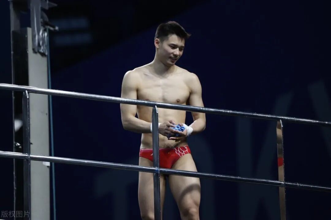 图片[20]-陈艾森变熟男！腹毛也这么明显-小蓝短视频