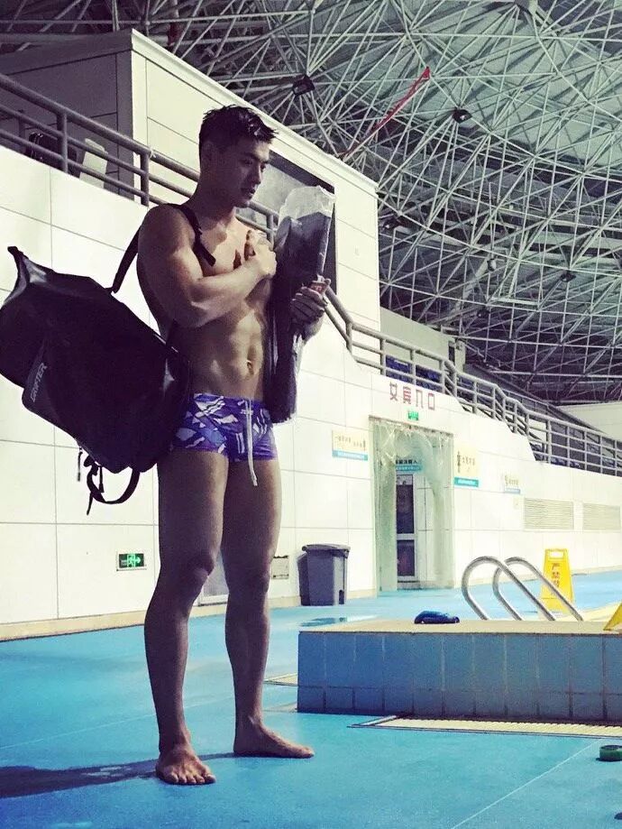 搂过徐嘉余 颜值超越宁泽涛 他浴室硬照一秒掏空血槽 飞行员帅boy 微信公众号文章阅读 Wemp