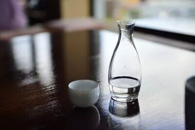 白酒微苦是极好的，太苦可能是假酒了！