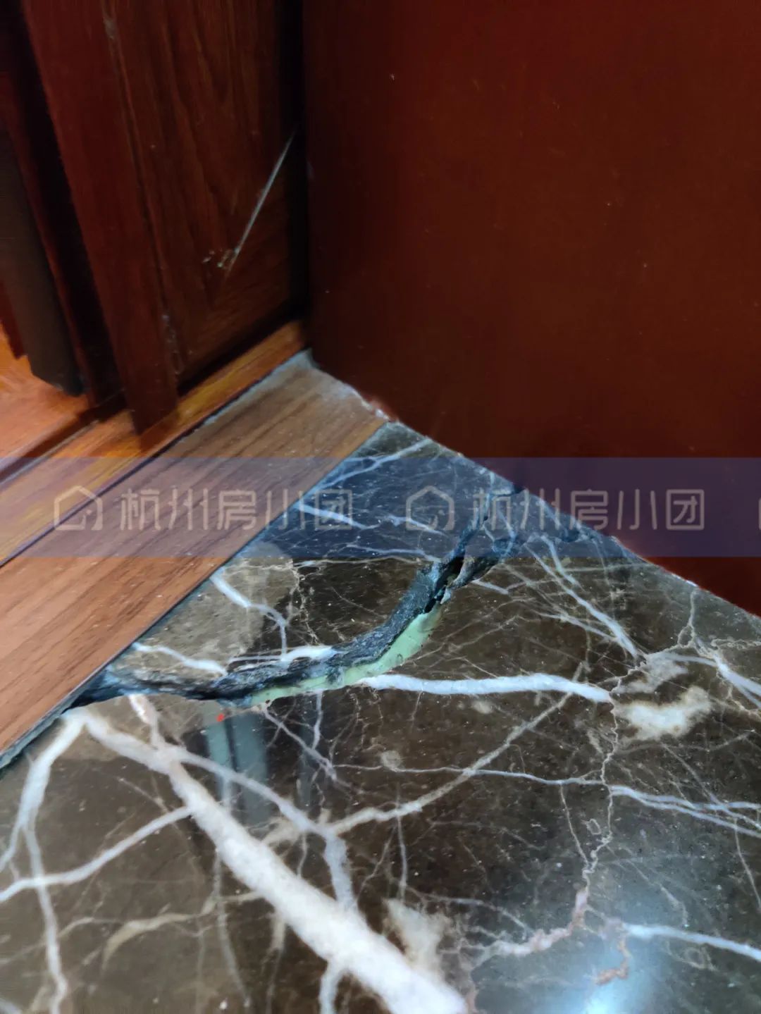木地板開(kāi)裂_木砧板開(kāi)裂的圖片_地板開(kāi)裂怎么修補
