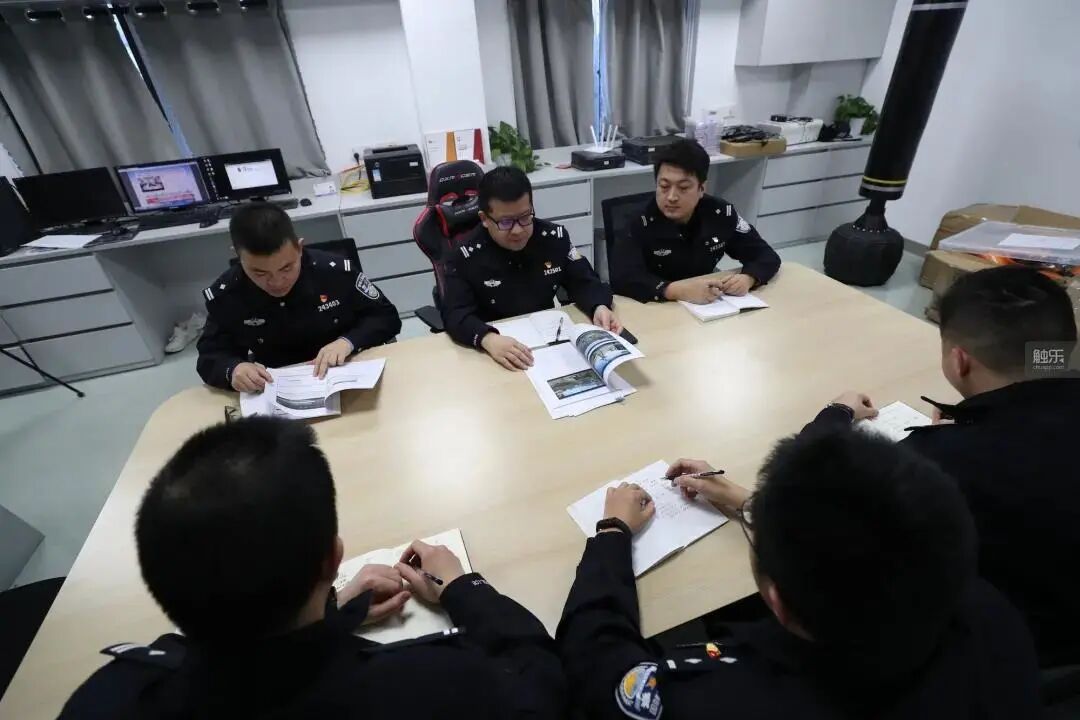 和平精英怎么开外挂教程_和平精英手机版透视外挂免费_和平精英外挂网站