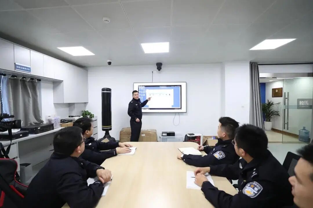 游戏开挂器(永久免费),暗区突围透视挂下载,暗区突围透视辅助工具