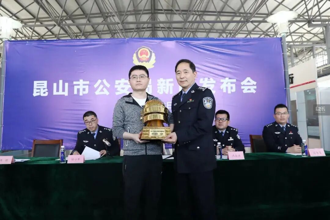 和平精英观察四周怎么设置？和平精英一落伞视野就变小了【香肠派对直装科技防封2025】