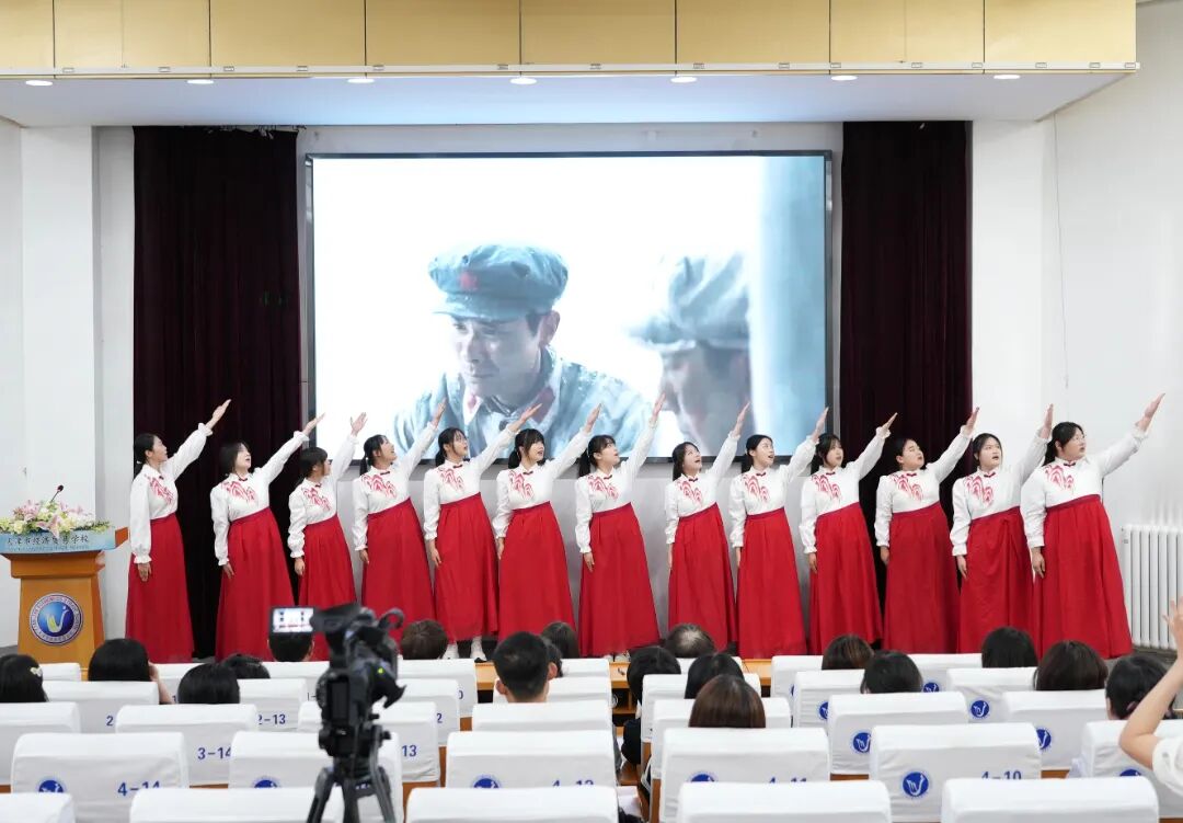 学校举办纪念五四运动107周年暨2026年“五四”表彰大会(图4)