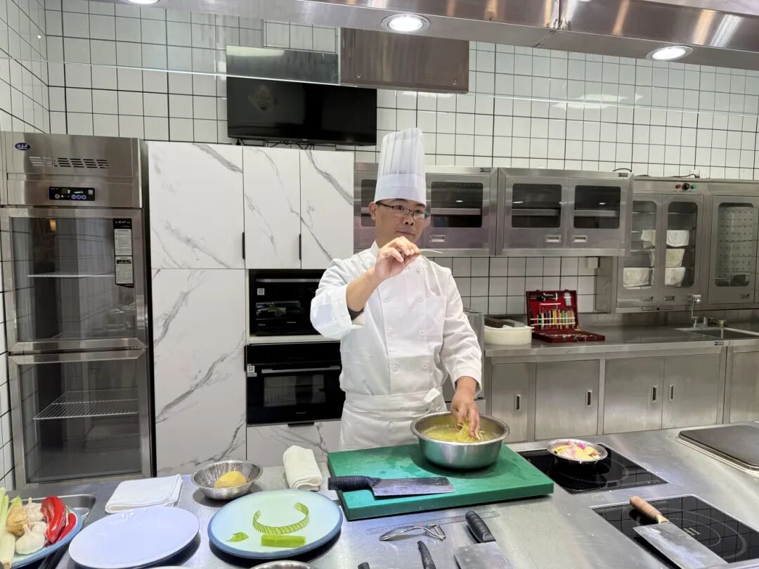 学校圆满完成鲁班工坊云端授课(图1)