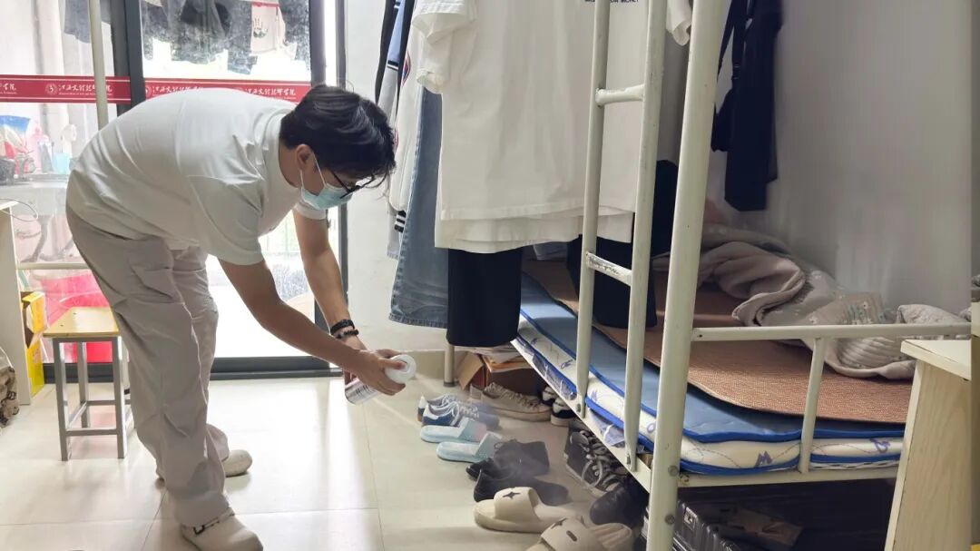 筑牢校园防蚊屏障 守护师生健康安全