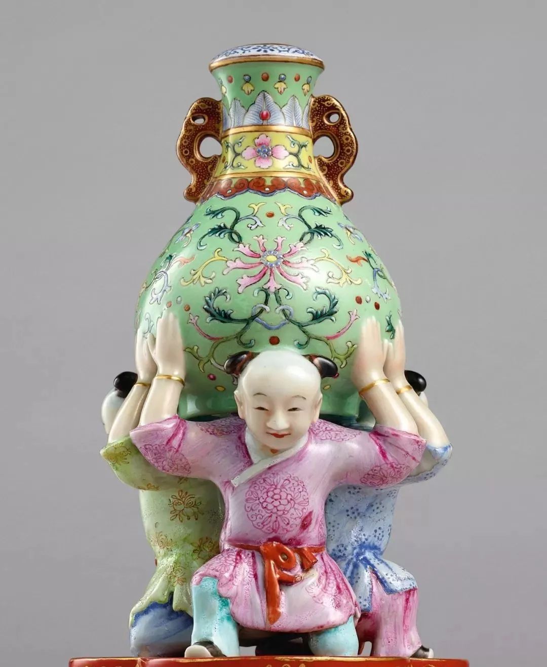 中国古美術/粉彩纏枝花鳥紋瓶/ (底款:乾隆年製)
