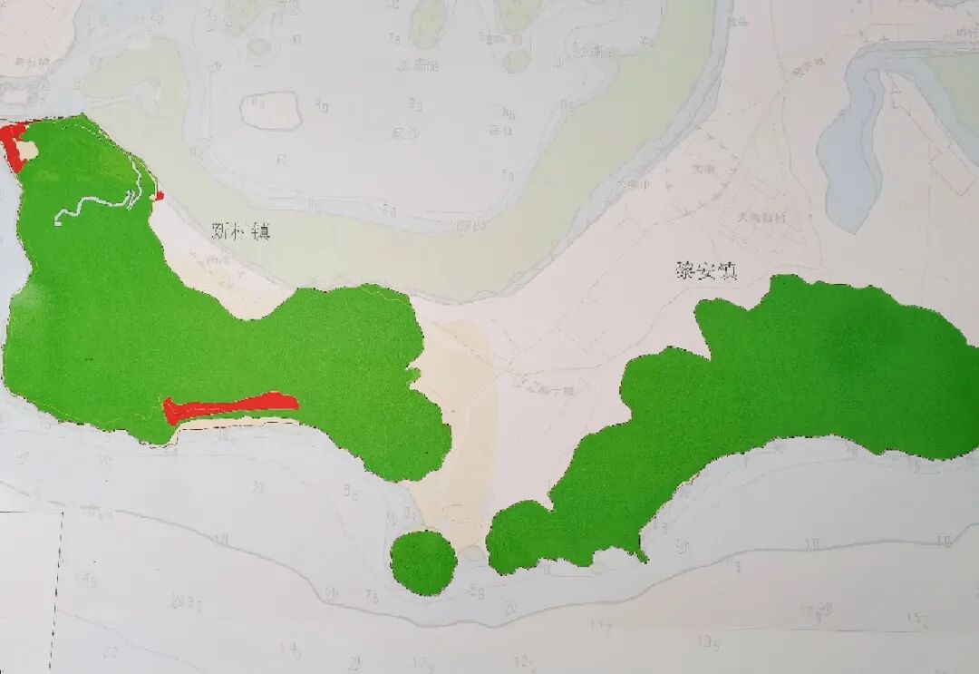 67陵水南湾猴岛为南湾村村民保护站人员送上中秋暖心月饼