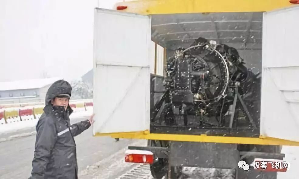 簡單粗暴！用航空發動機改裝成的渦噴吹雪車，超級除雪神器！的圖4