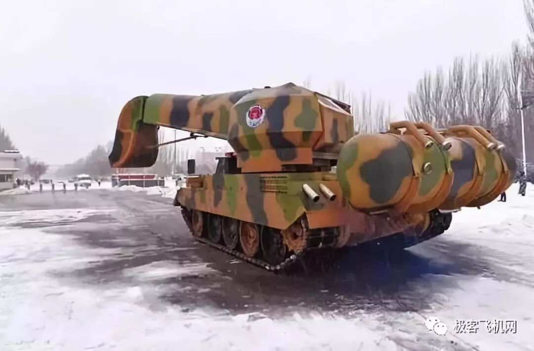 簡單粗暴！用航空發動機改裝成的渦噴吹雪車，超級除雪神器！的圖15