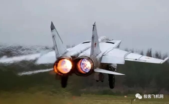 簡單粗暴！用航空發動機改裝成的渦噴吹雪車，超級除雪神器！的圖12