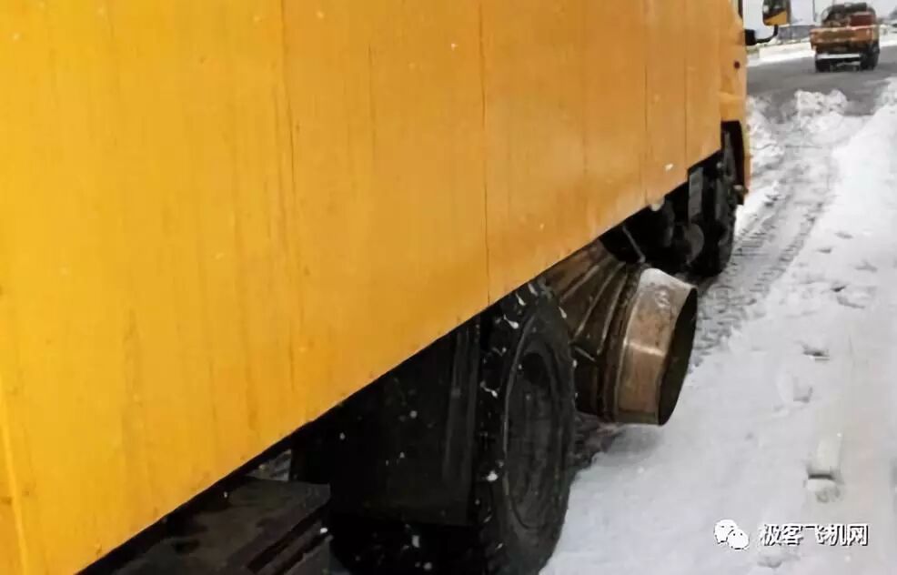 簡單粗暴！用航空發動機改裝成的渦噴吹雪車，超級除雪神器！的圖14