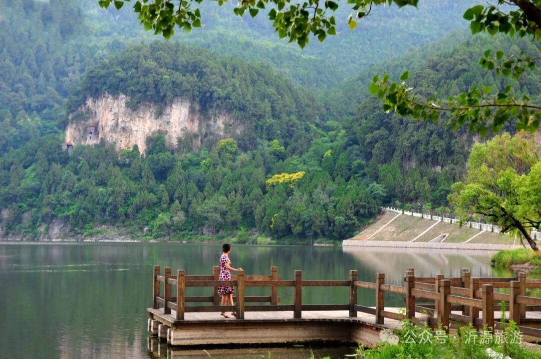 月12日,面向全国女性游客,实行马踏湖国家湿地公园免景区首道门票政策