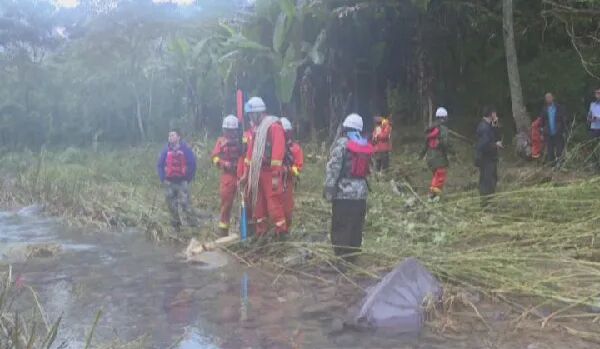 24岁女大学生翼装飞行坠亡，极限运动真只是“拿运气赌命”吗？（图） - 16