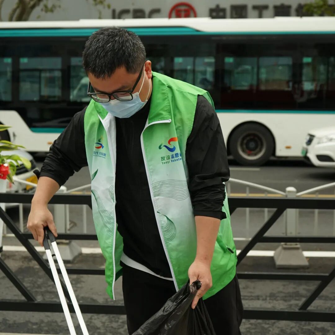 包含世纪坛医院黄牛票贩子跑腿服务的词条