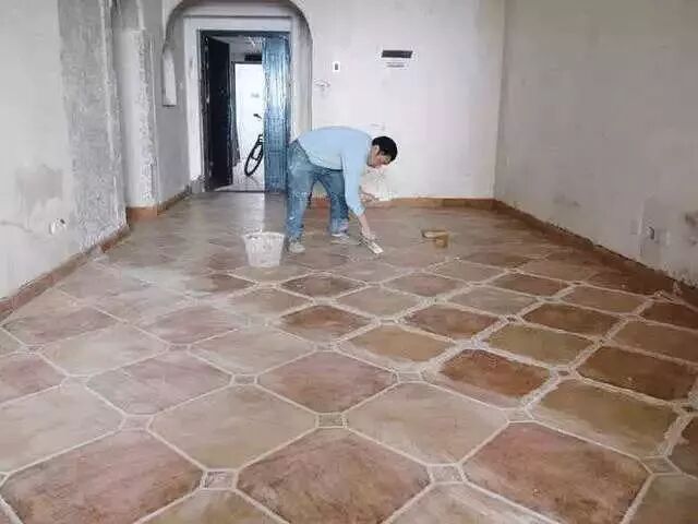 后悔铺地砖了？那就直接在地砖上铺上木地板吧！！！