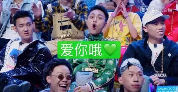 穿了17年潮牌、收藏了无数球鞋的热狗，在《新说唱》居然穿起了特步...