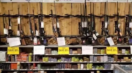 美国在“黑五”连军火都打折，当地人买枪比买菜还勤快...