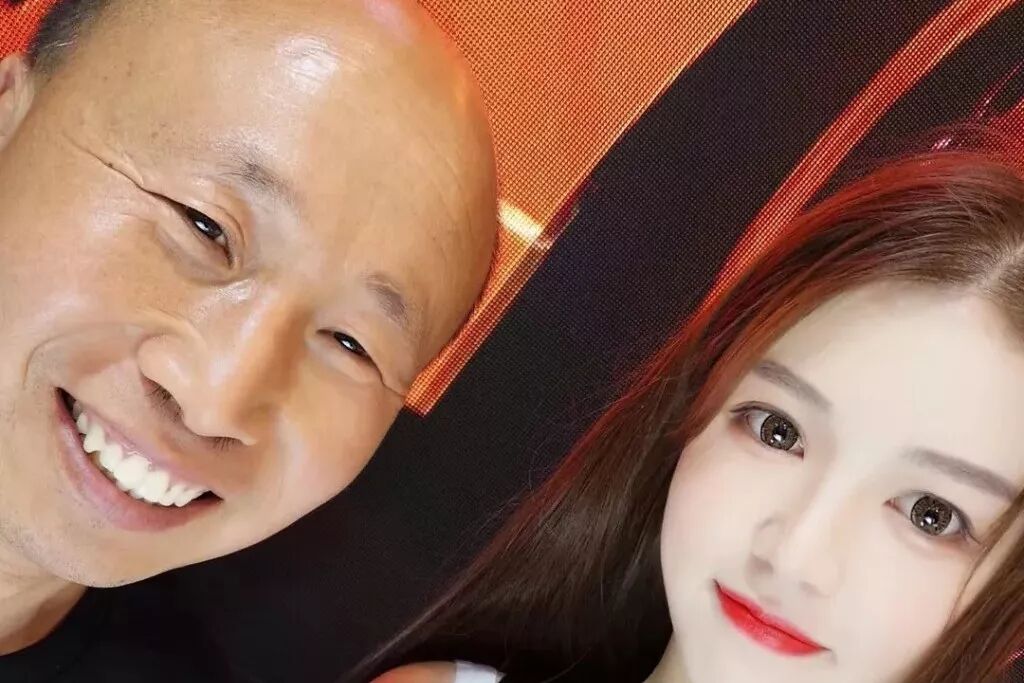 回复高飞查看还记得这个羞羞的相亲节目吗?一上来就脱光光的那种.回