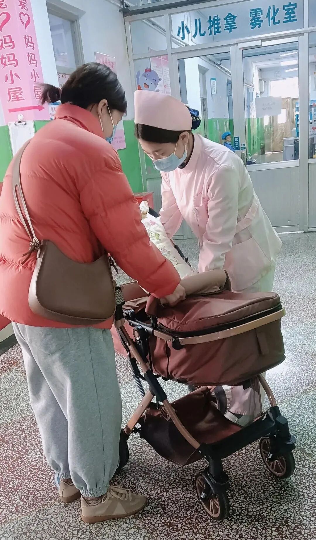 医院推车怎么固定我为群众办实事 ｜ “共享儿童推车”现身市人民医院啦，宝爸宝妈速来围观~_https://www.jmylbn.com_新闻资讯_第7张