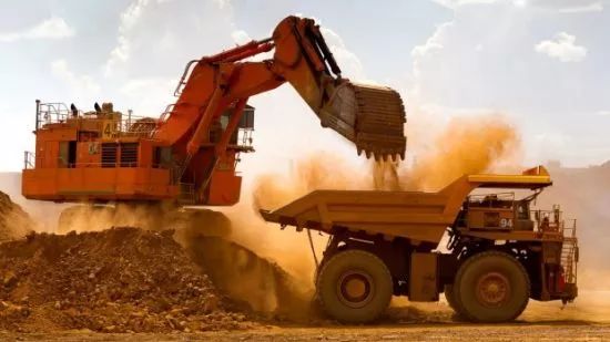 中国投资暴跌40%,铁矿石最受伤！澳洲矿业巨头掌门人怒怼自家领导