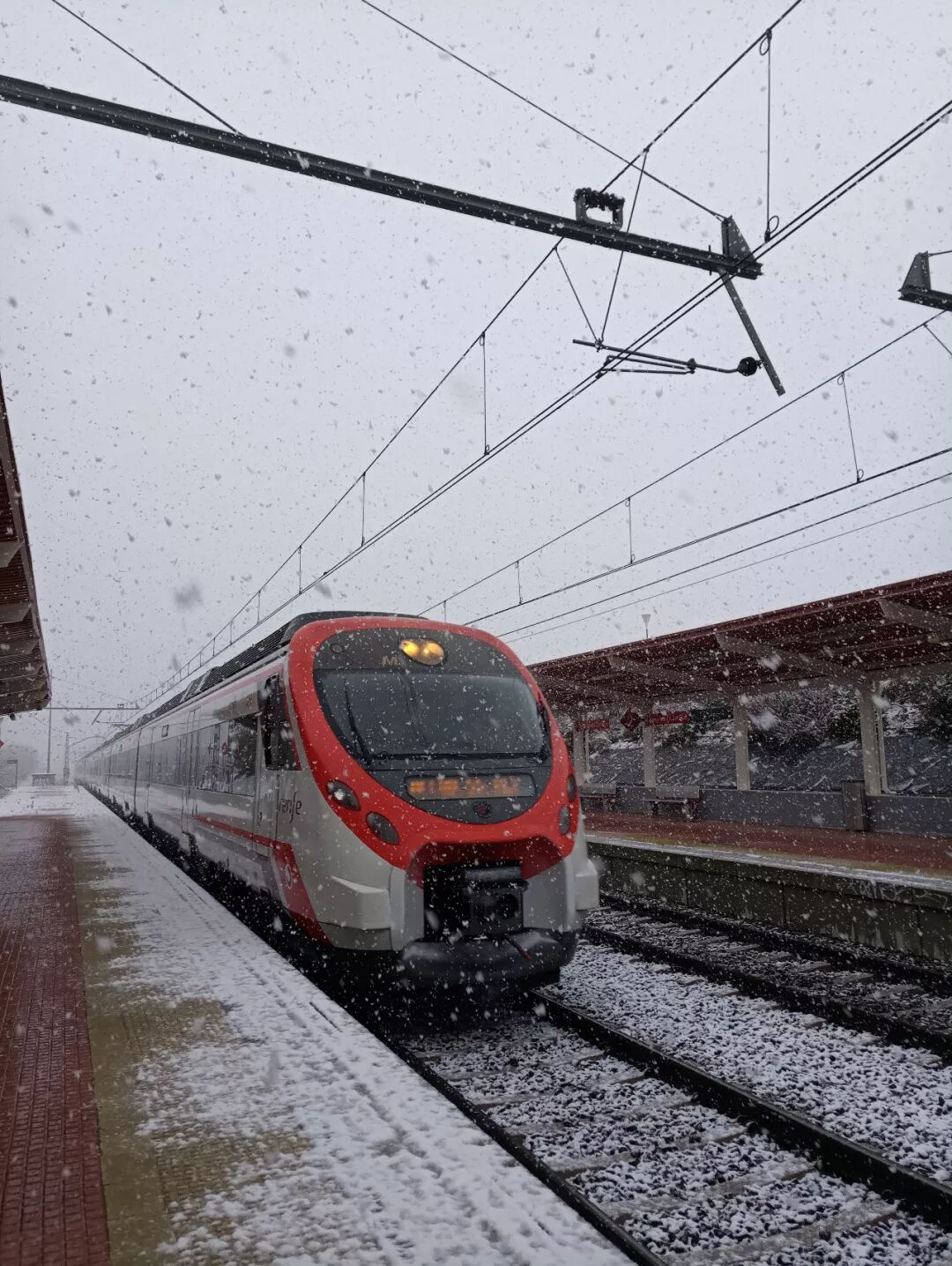 首页 新闻 正文 comillas在马德里北边,小火车c4的第三站,去了之后给