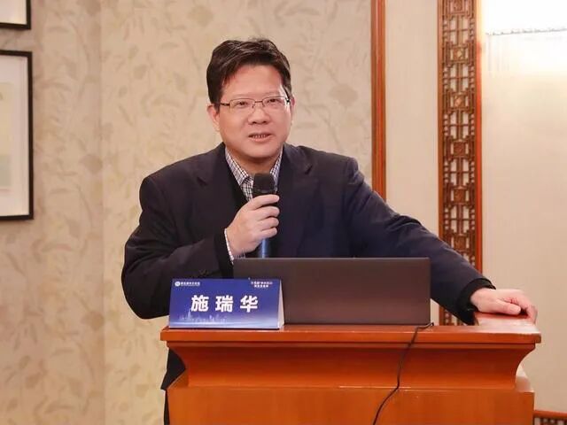 东南大学附属中大医院消化内科主任施瑞华在分论坛上作了《胶囊内镜