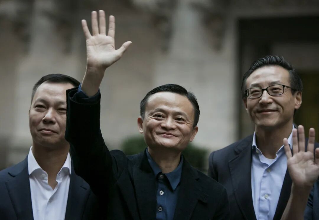 马云,蔡崇信大幅增持阿里巴巴;苹果推龙年壁纸,五爪中国巨龙;netflix