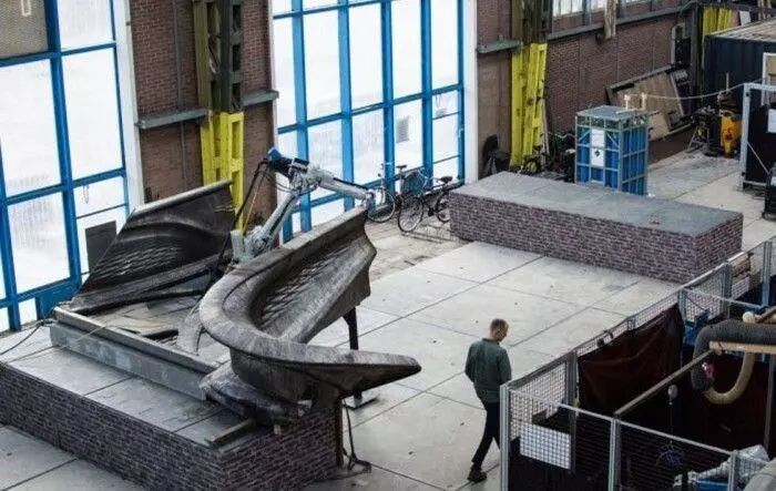 【荧客日报】京东上线房产频道 / 小米带来「吃鸡」手游 / 锤子新