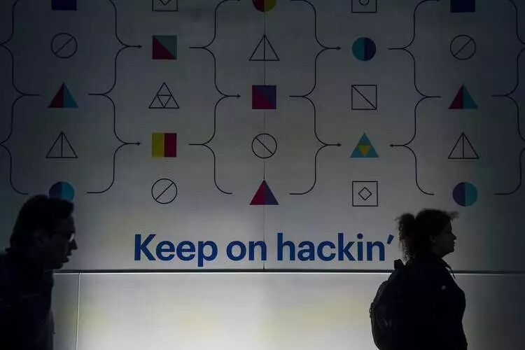 Facebook 爆数据泄漏，这是扎克伯格的战争和大考