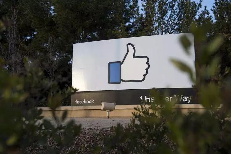 Facebook 爆数据泄漏，这是扎克伯格的战争和大考