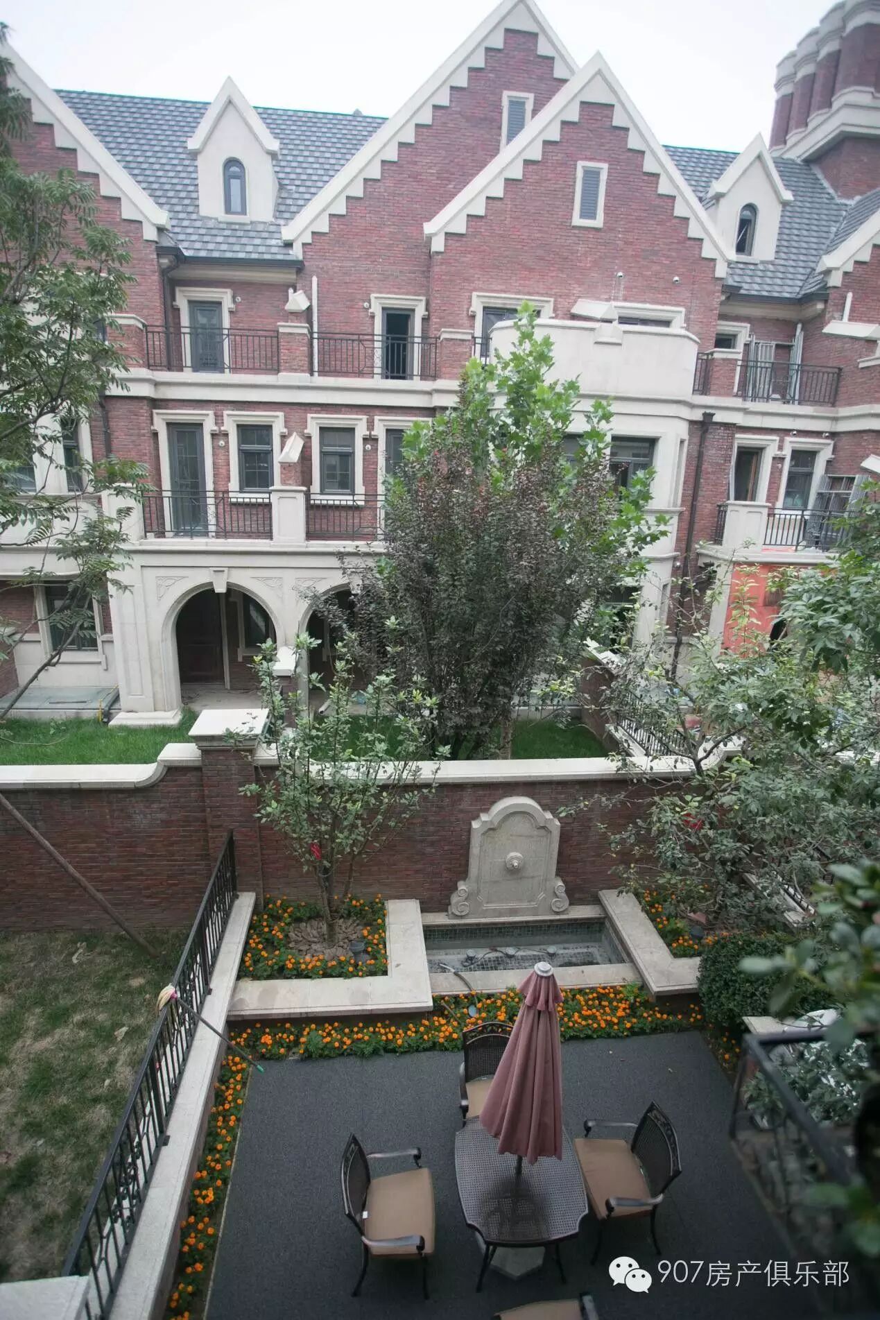 虽然红石原著项目并不能像西山别墅群那样依山傍水,但是它所拥有的