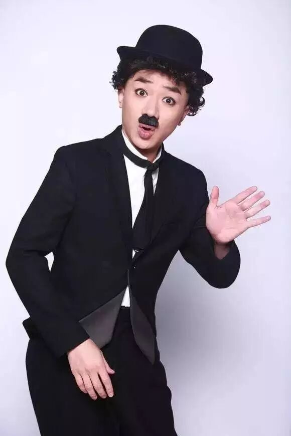 性情丨他自黑矮丑挫,不是国王,却把老婆宠成王妃!