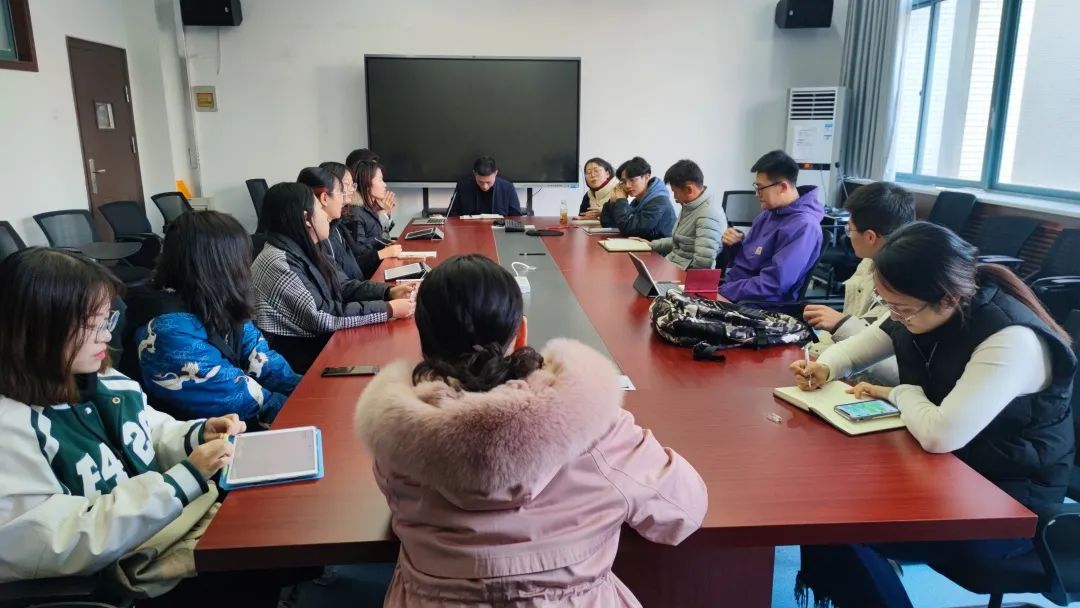 刘鹏博副书记感谢研究生们对学院发展的支持和理解,他表示,学院会认真