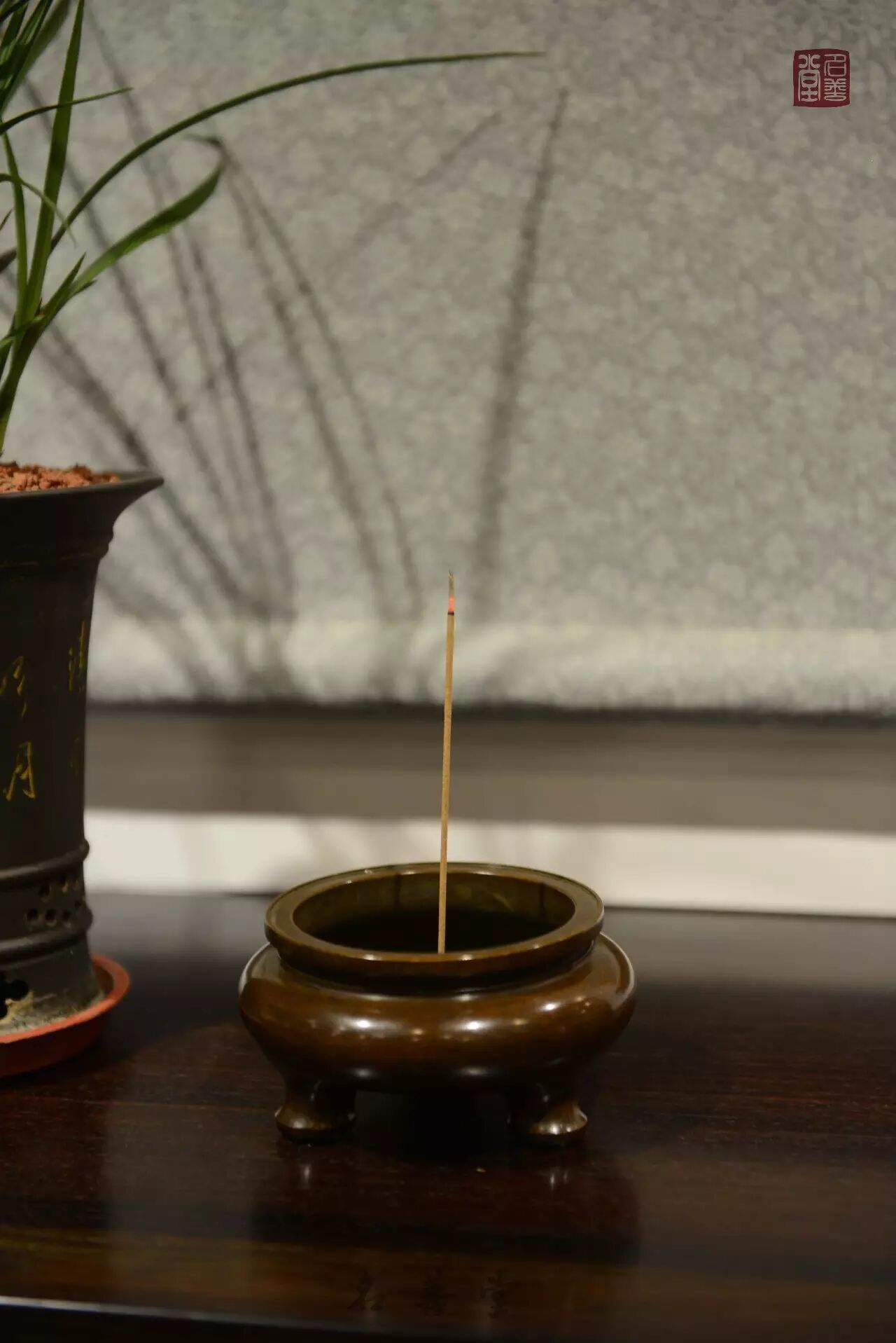 上的秘境置一香炉吟诗作画,文人韵事试火添香,紫气氤氲焚香打坐的时候