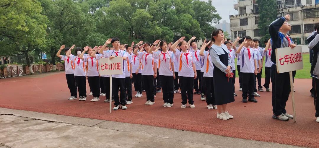 龙港五中学班级游园童趣依然.龙港六中开展青春运动